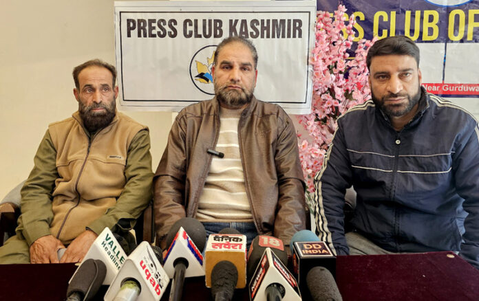 Members of Daily Wagers J&K Samiti during a press conference in Srinagar on Saturday. —Excelsior/Shakeel Members of Daily Wagers J&K Samiti during a press conference in Srinagar on Saturday. —Excelsior/Shakeel