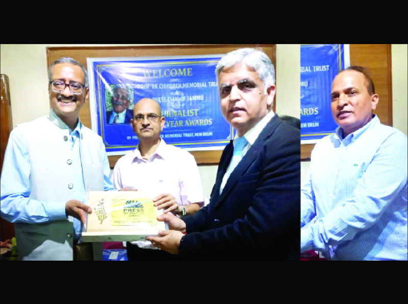 Press Club president Sanjeev Pargal and Maneesh Chhibber presenting mementoes to Mayank Gupta, Joint Registrar (Judicial) and Sanjeev Dogra, Protocol Officer.