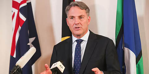 Aus