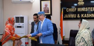 CM Omar Abdullah Hands Over Regularisation Orders To CPWs Of School Education Department