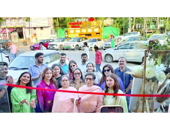 Dignitaries inaugurating Chique’s showroom in Jammu. Dignitaries inaugurating Chique’s showroom in Jammu.