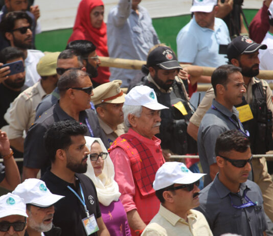 Thousands join anti-drug rally in Baramulla led by Lieutenant Governor Manoj Sinha on Tuesday. - Excelsior/Aabid Nabi