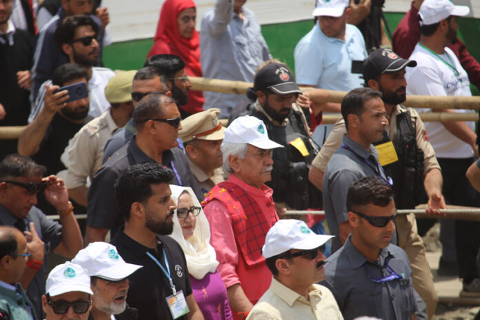 Thousands join anti-drug rally in Baramulla led by Lieutenant Governor Manoj Sinha on Tuesday. - Excelsior/Aabid Nabi