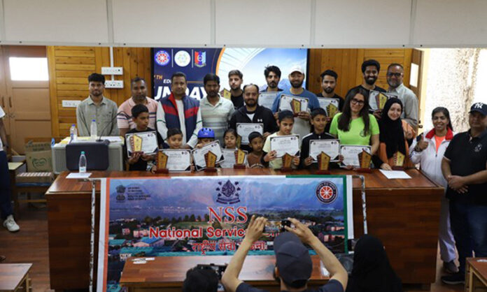 Winners and participants of cycling campaign posing together. Winners and participants of cycling campaign posing together.