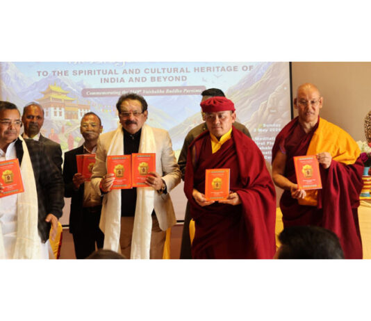 CM of Arunachal Pradesh and other dignitaries releasing a book during Intl Conference at Leh.