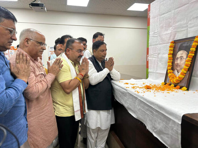 BJP leaders paying tribute to Veer Savarkar at Jammu on Thursday.