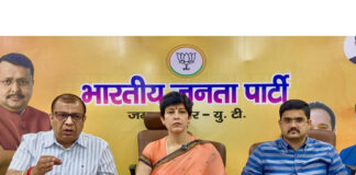 J&K BJP spokespersons Rajni Sethi, Ankit Gupta and Parimoksh Seth addressing a press conference at Jammu on Saturday.