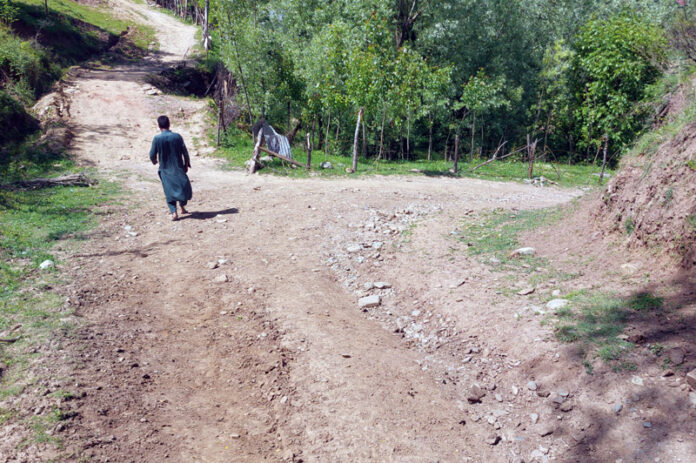 View of the road currently in use in Chattergul Bala area of Kangan tehsil in Ganderbal district. -Excelsior/Firdous Ahmad View of the road currently in use in Chattergul Bala area of Kangan tehsil in Ganderbal district. -Excelsior/Firdous Ahmad