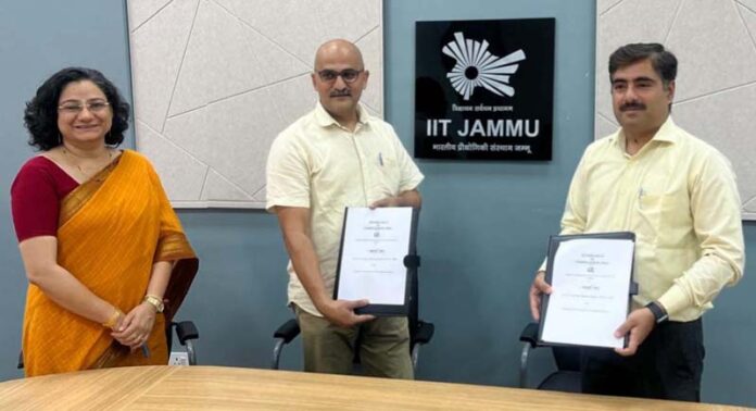 Officers displaying copies of MoU signed between SMVDU TBIC and I3C IIT Jammu. Officers displaying copies of MoU signed between SMVDU TBIC and I3C IIT Jammu.