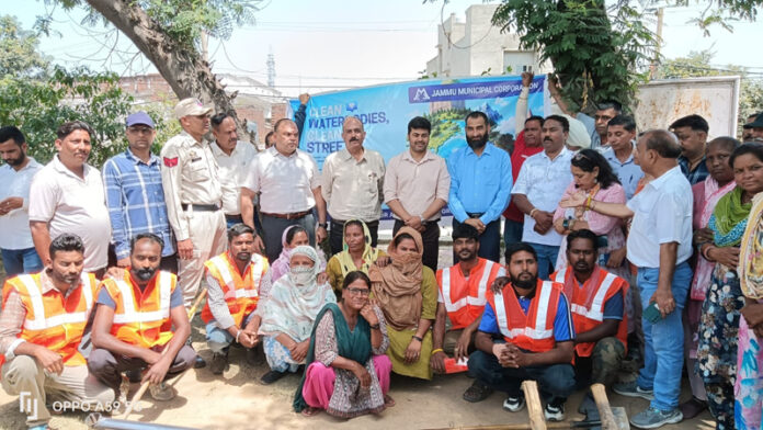 JMC team posing for a group photograph after a special sanitation drive at Deeli area on Saturday. JMC team posing for a group photograph after a special sanitation drive at Deeli area on Saturday.