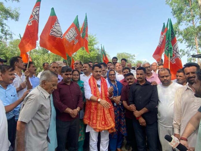 MLA Udhampur East, R S Pathania kick starting re-surfacing work of Dhar Road axis on Friday. MLA Udhampur East, R S Pathania kick starting re-surfacing work of Dhar Road axis on Friday.