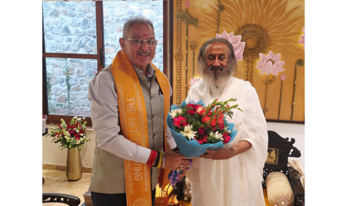 HP Governor Kavinder Gupta during his meeting with Sri Sri Ravi Shanker in Bengaluru. HP Governor Kavinder Gupta during his meeting with Sri Sri Ravi Shanker in Bengaluru.