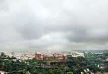 Dark clouds hover over Jammu city on Sunday morning. -Excelsior/Rakesh