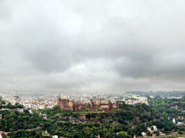 Dark clouds hover over Jammu city on Sunday morning. -Excelsior/Rakesh