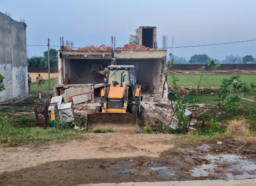 15 Illegal Structures Razed In Demolition Drive In Jammu - Daily Excelsior