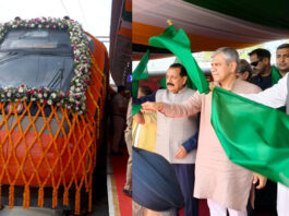 Ashwani Vaishnaw, Dr Jitendra Singh and Omar Abdullah flag off Jammu-Srinagar Vande Bharat at Jammu Railway Station on Thursday. -Excelsior/Rakesh