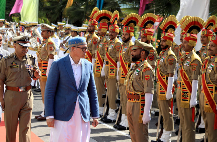 Chief Minister Omar Abdullah receiving a ceremonial guard of honour in Civil Secretariat, Srinagar on Monday. -Excelsior/Shakeel