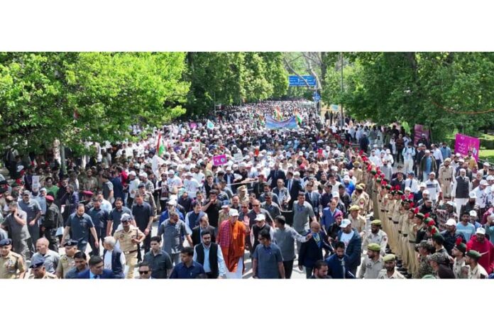 LG Manoj Sinha leading a massive rally against drugs in Srinagar on Sunday. -Excelsior/Shakeel