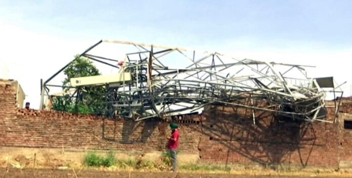 A BSNL tower which fell down in Pangdour village of Samba district. —Excelsior/Nischant