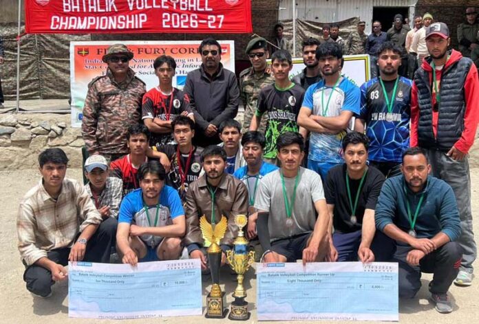 Winning team posing along with dignitaries. -Excelsior/Basharat Ladakhi Winning team posing along with dignitaries. -Excelsior/Basharat Ladakhi