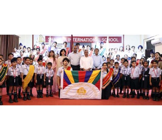 Students of Shaurya International School posing with guests and management.