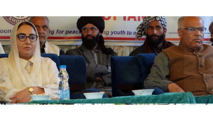 J&K Waqf Board Chairperson, Dr Syed Darakhshan Andrabi and BJP General Secretary (Organisation) Ashok Koul attending an event in Shopian.