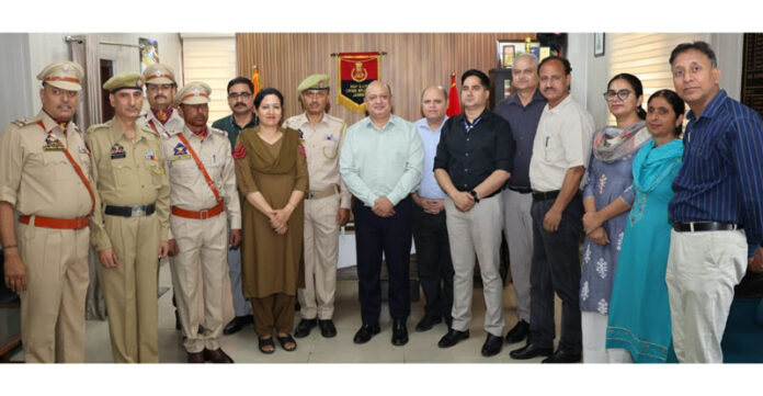 SSP CB (EOW) Faisal Qureshi with newly promoted officials.