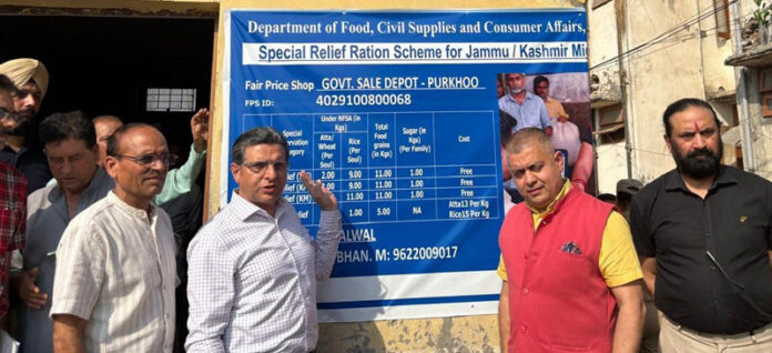 Relief and Rehabilitation Commissioner inspecting migrant ration depot on Thursday.
