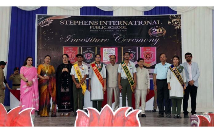 Newly elected students council posing along with dignitaries. Newly elected students council posing along with dignitaries.