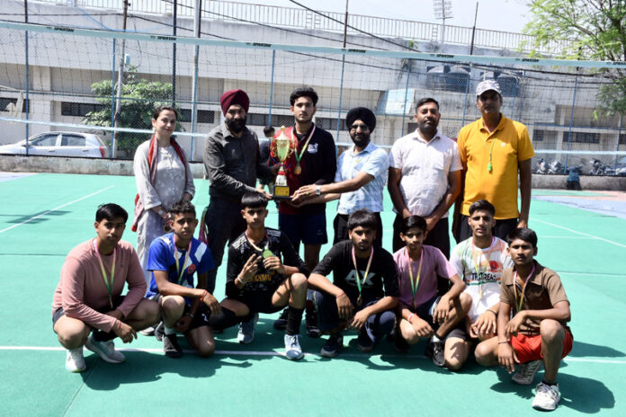 Winning team posing along with dignitaries during prize distribution ceremony.