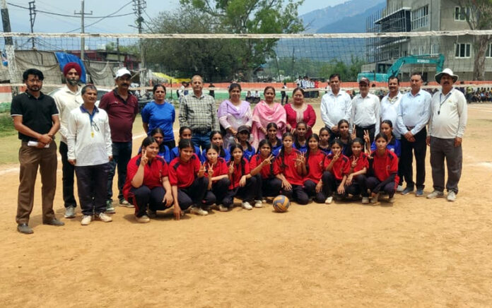 Players posing along with dignitaries during a programme.