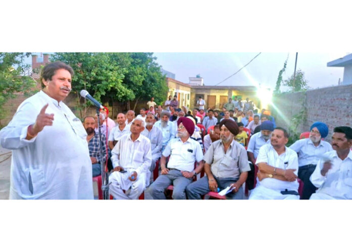 Raman Bhalla addressing public meeting at Darsopur in RS Pura. Raman Bhalla addressing public meeting at Darsopur in RS Pura.
