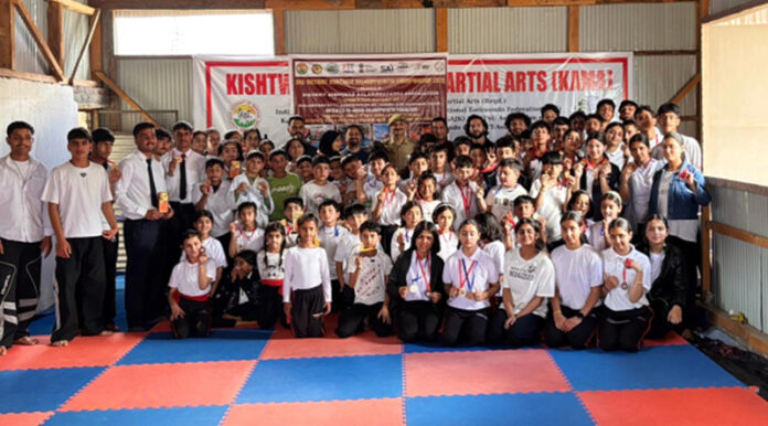 Players posing along with dignitaries during prize distribution ceremony. Players posing along with dignitaries during prize distribution ceremony.
