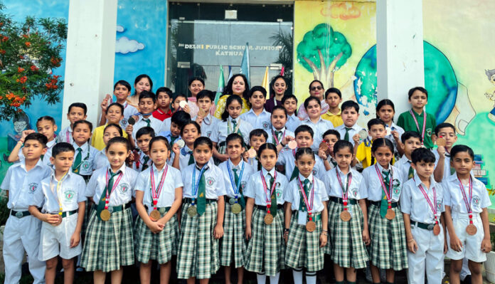 Students of DPS Kathua posing along with school management.