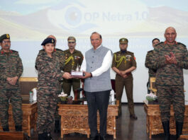 LG Vinai Kumar Saxena felicitating medical team led by Brigadier (Dr) Sanjay Kumar Mishra in Leh.