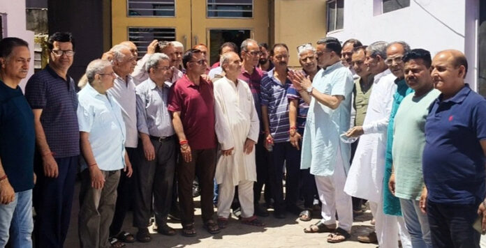 Former councillor and senior BJP leader, Sanjay Baru listening the grievances of people of Anand Nagar, Bohri on Thursday.