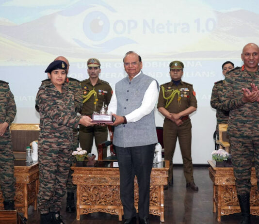 LG Vinai Kumar Saxena felicitating medical team led by Brigadier (Dr) Sanjay Kumar Mishra in Leh.