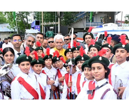 LG Manoj Sinha posing alongwith students during a programme in Shopian.
