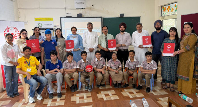 Students along with dignitaries posing for a group photograph during a programme.