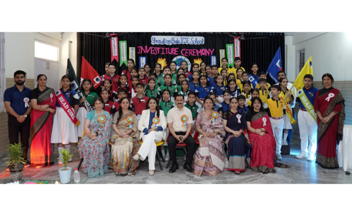 Newly elected students council posing along with dignitaries.
