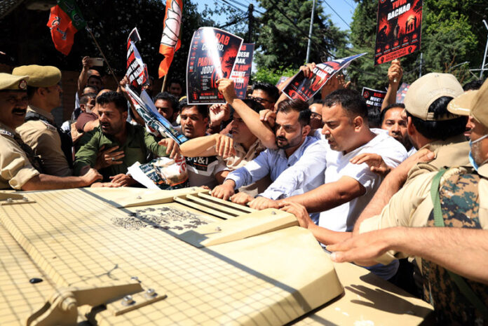 BJP leaders & workers during a protest march towards CM's residence in Srinagar on Friday. -Excelsior/Shakeel