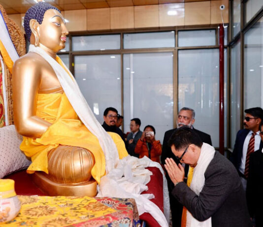 Union Minister Kiren Rijiju paying homage to sacred relics of Gautama Buddha at Jivetsal, Choglamsar in Leh.