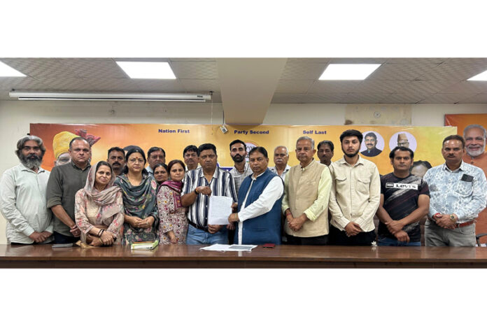 Family members of Chashoti victims submitting memorandum to Sat Sharma at BJP office in Jammu on Saturday. Family members of Chashoti victims submitting memorandum to Sat Sharma at BJP office in Jammu on Saturday.