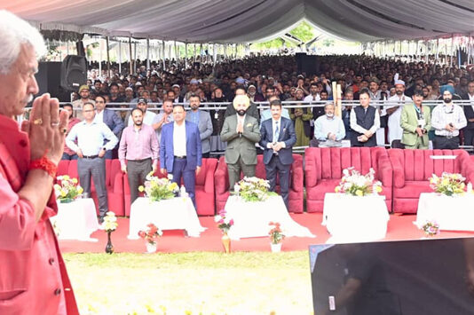 Lieutenant Governor Manoj Sinha addressing a gathering at Uran Bowa in Baramulla on Tuesday.