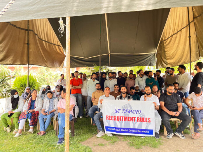Non-gazetted employees during a protest at GMC Baramulla on Wednesday. -Excelsior/Aabid Nabi Non-gazetted employees during a protest at GMC Baramulla on Wednesday. -Excelsior/Aabid Nabi