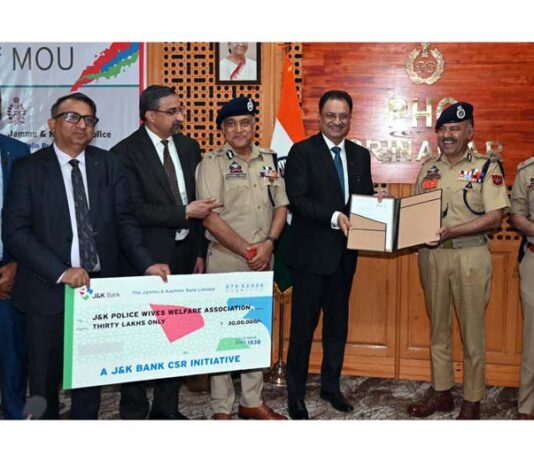 DGP J&K Nalin Prabhat and Amitava Chatterjee (MD and CEO of J&K Bank) showing signed addendum to their 2023 MoU.