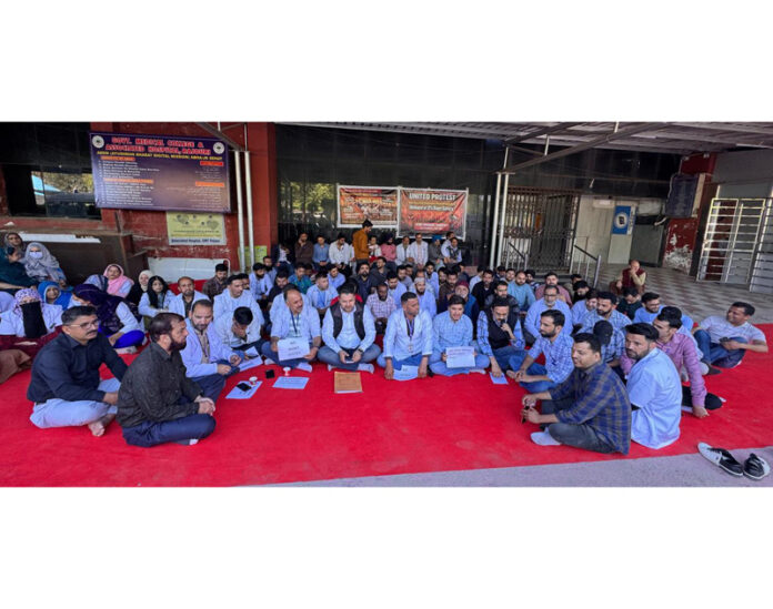 Non-gazetted employees of GMC Rajouri staging protest dharna on Monday. — Excelsior/Imran Non-gazetted employees of GMC Rajouri staging protest dharna on Monday. — Excelsior/Imran