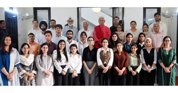 LG posing for a photograph with students and faculty of JU’s DYD prog on Tuesday.