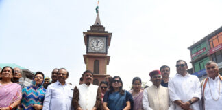 Parliamentary delegation at Lal Chowk, Srinagar on Monday. — Excelsior/Shakeel