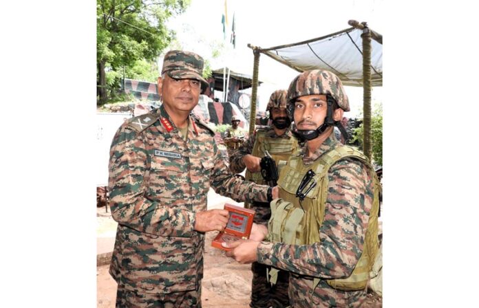 Lt Gen, PK Mishra felicitating a soldier during visit to Krishna Ghati Bridage in Poonch. Lt Gen, PK Mishra felicitating a soldier during visit to Krishna Ghati Bridage in Poonch.